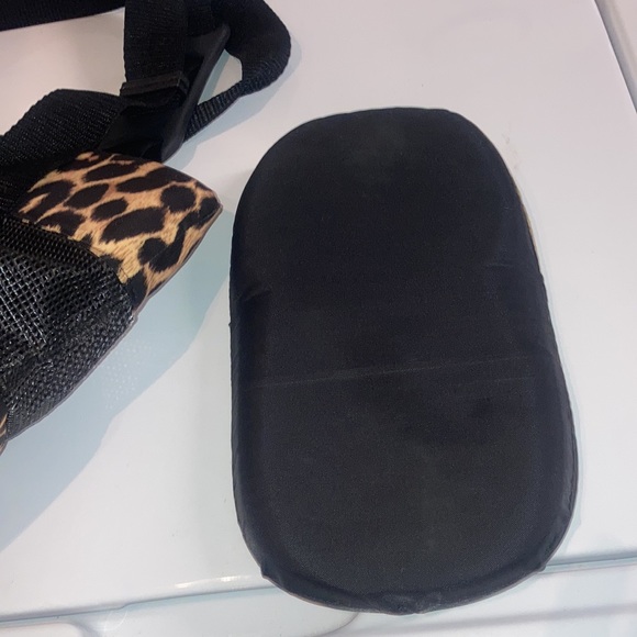 Padded dog animal carrier. Brand is: Collections Dabba doo - Picture 3 of 5